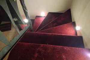 Ковролін на сходи в квартирі фото